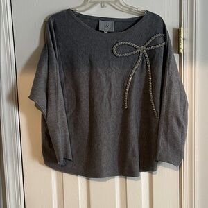 Grey sweater with diamond bow